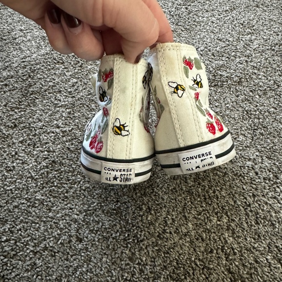 Toddler converse size 10 - Picture 8 of 12
